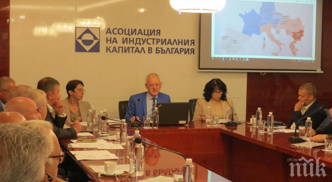 Бизнесът настоява за спешни реформи за цената на тока