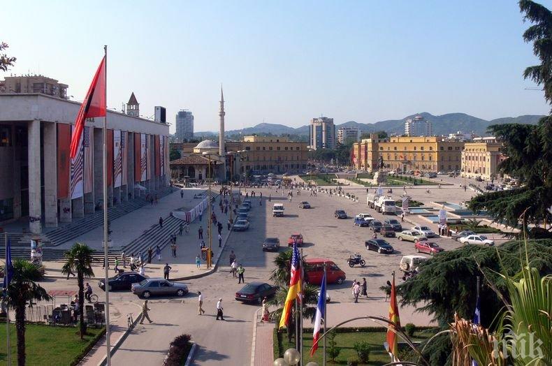 Двама ранени при инцидент с автомобил на руското посолство в Албания