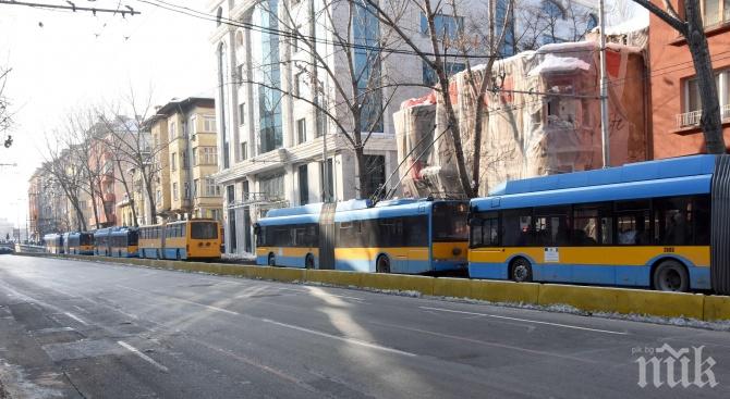 НАЗРЯВА СКАНДАЛ: Пловдив може да остане без градски транспорт