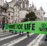 Екоактивисти блокираха завод за бетон в Лондон