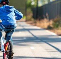 Кола блъсна 7-годишно дете на колело в Русе