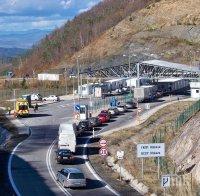 ПО ГРАНИЦИТЕ Е НАПЕЧЕНО: 7 ГКПП-та са затапени от интензивен трафик