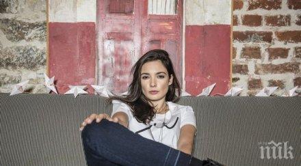 лорина камбурова смени името каква фамилия надява пробие запад