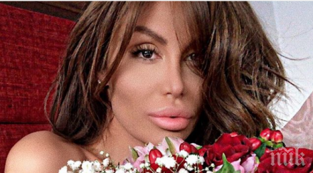 моника вози силиконовото дупе джет снимка