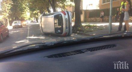 кола обърна пловдивска улица снимка
