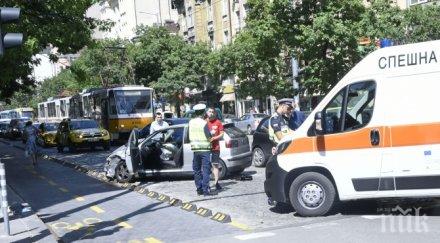 последните минути кола линейка нацелиха кръстовището раковски дондуков снимка