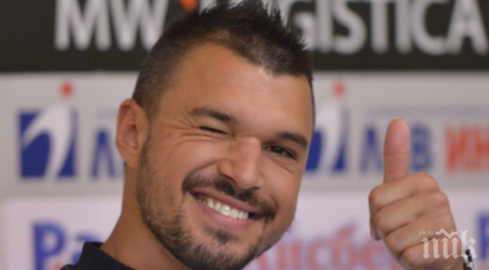 божинката дядка валери побеля остаря докато чака трансфер чужбина снимка