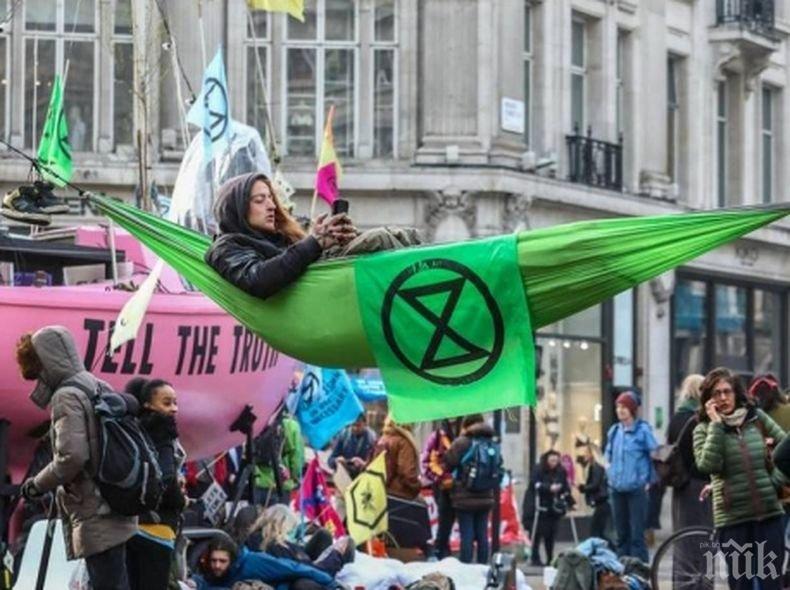 Екоактивисти блокираха улици в пет града във Великобритания