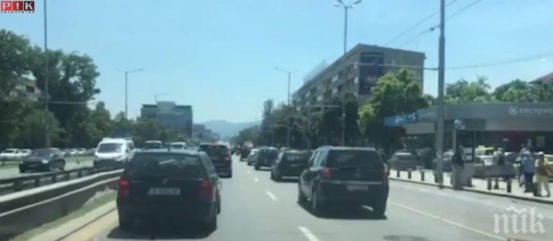 ИЗВЪНРЕДНО В ПИК TV: Кошмар на Цариградско шосе - три мелета затапиха булеварда, колоната е километрична (СНИМКИ)