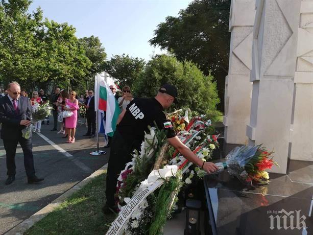 Началникът на политическия кабинет на министъра на вътрешните работи и главният секретар на МВР участваха в церемонията по повод 7 години от атентата в Сарафово 