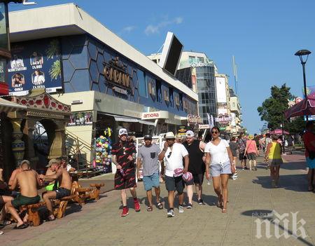 Туристите в Слънчев бряг търсят трева и екстази по сергиите и ресторантите