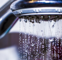 Душът преди лягане подобрява съня