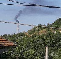 СМРАД: Комин на ТЕЦ два дни бълва черни кълба дим и трови Девня (СНИМКИ)