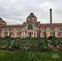 Пускат фонтана пред Централна баня в София през август