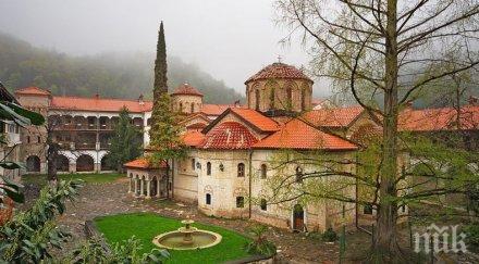 реставрират древен стенопис бачковския манастир