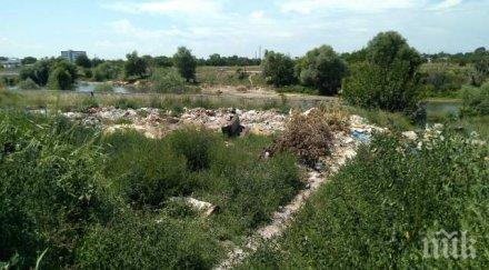 двама мъже каруца изхвърлили варелите отрова марица