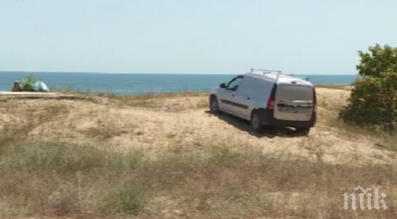 пълна идиотия джипове коли налазиха плажа шкорпиловци газят безогледно дюните снимки