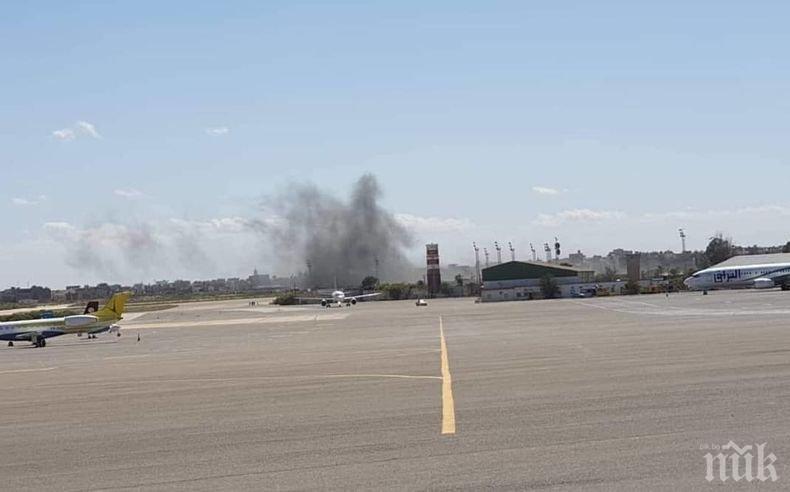 Прекъснат е трафикът на летището в Триполи след въздушно нападение