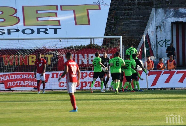 НА СТАРТА НА ШАМПИОНАТА: Проблеми за червените, моряците се вихрят (резултати/класиране/програма)