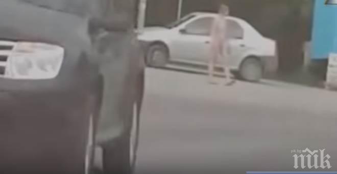 ПЪЛЕН ШАШ: Гола жена ляга на пътя и шокира шофьорите край Варна