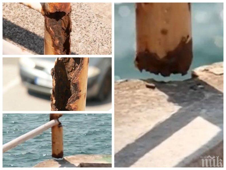 Опасно: Корозирали парапети и изронена настилка на панорамната площадка на Морската гара във Варна