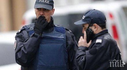 полиция армия канада издирват двама тийнейджъри серия убийства