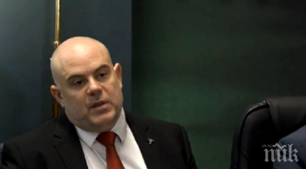 нова грандиозна хакерска атака зам главният прокурор разкри тад груп ударили 500 хиляди mail адреса паролите