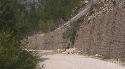 пороите подкопаха пътя разлог велинград