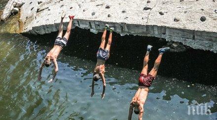 стихия водата дава живот отнеме