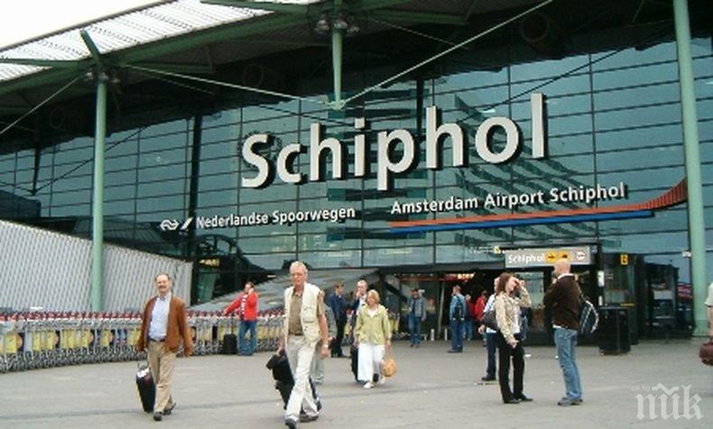 Технически проблем остави стотици пътници блокирани на летище в Амстердам