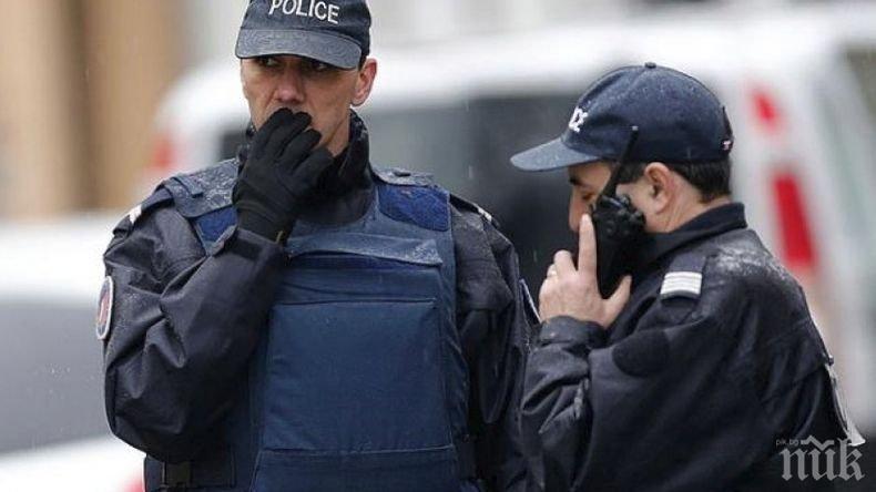Полиция и армия в Канада издирват двама тийнейджъри за серия убийства