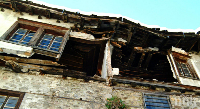 СКАНДАЛНО: Къщата на Никола Войводов се превърна в свърталище за секс оргии и клошари