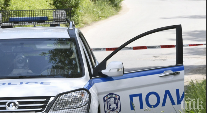 Шофьор прегази мъж край Сърница и избяга