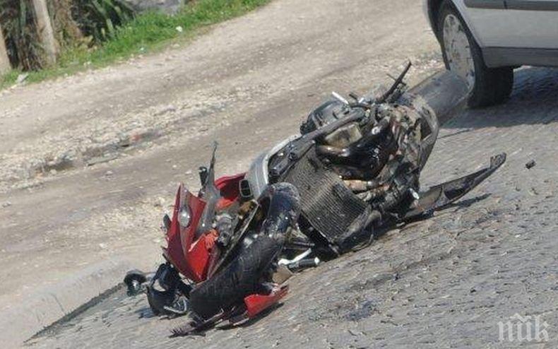 Шофьор с Рено уби моторист край Търговище