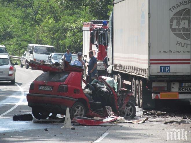 ЗЛОВЕЩА КАТАСТРОФА: Три коли и ТИР се удариха край Драгоман, има загинал 