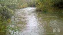 Пловдивски пожарникари спасиха две момченца от водите на р. Въча
