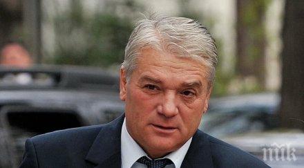 вътрешният министър румъния подаде оставка заради убийството две тийнейджърки