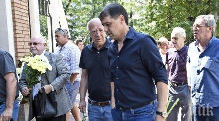 скандално бфс забрави шпайдела изпрати букет опелото снимки