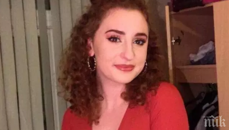 Студентка скочи от самолет в Мадагаскар, разбивайки вратата