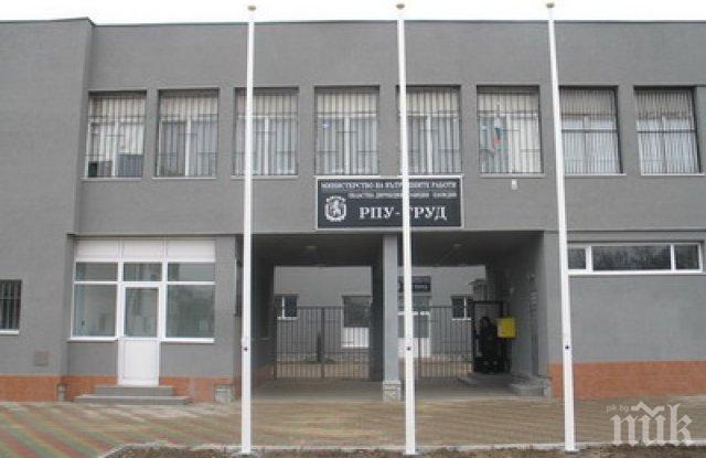 Свекър подгони с брадва бивша снаха