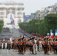 Военен парад по случай Деня на превземането на Бастилията в Париж