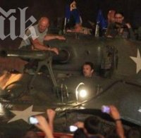 Тифози на Аталанта газят с танк коли на Рома и Бреша