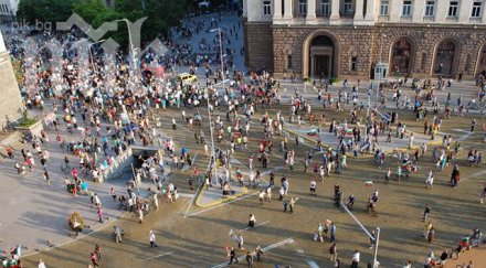 мвр протестиращите 2000 4500 души