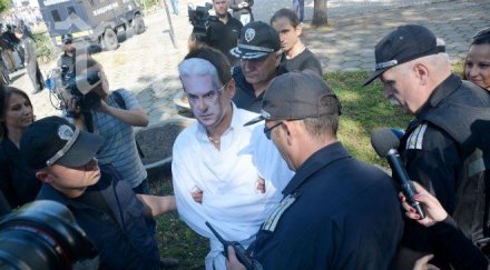 тицин отвърна волен фашизоид боядисва косата бяло