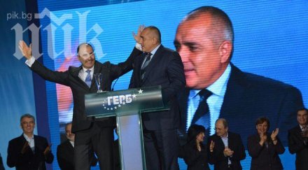 цветанов държи депутатите герб останалите бойко