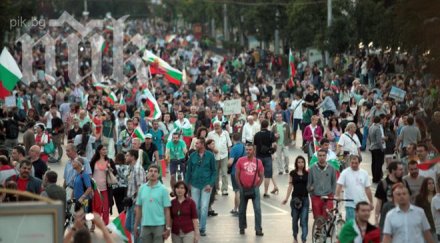 западни медии българия изправена несигурност месец протести