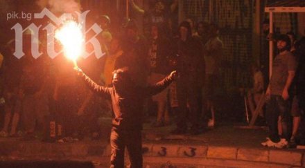 ултраси млатиха газови бомби бухалки камъни пистолети шестима арестувани