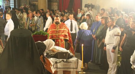 погребаха митрополит кирил