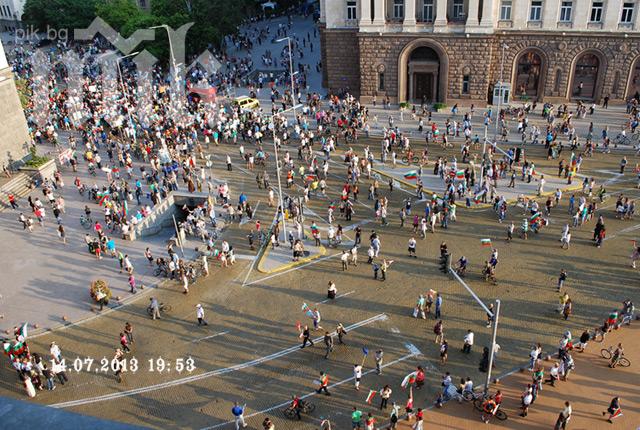 МВР: Протестиращите към 20,00 ч. са 4500 души 