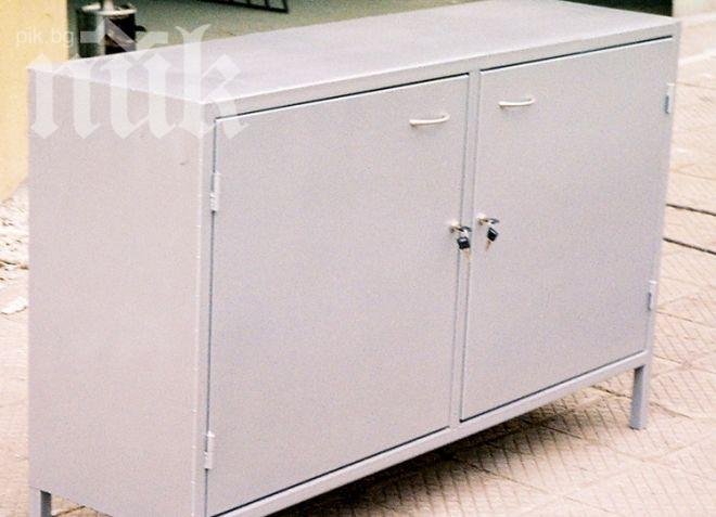 Апаш открадна метален шкаф със 7000 лева